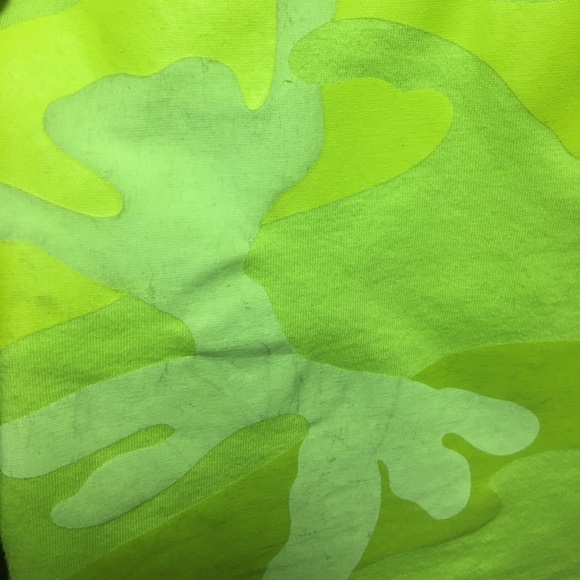 NWOT Men’s Valentino Fluorescent yellow camo tshirt - Picture 10 of 16
